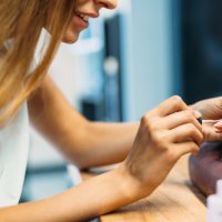 Czy manicure hybrydowy jest szkodliwy?